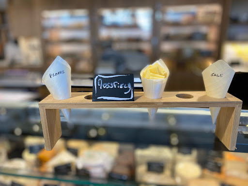 LA CLOCHE A FROMAGE LA HALLE