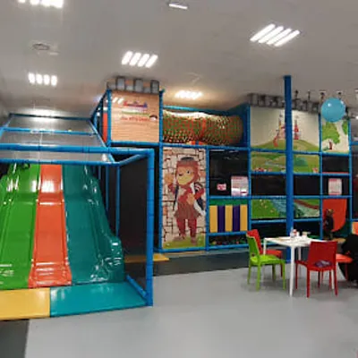 AU CHÂTEAU DES ENFANTS