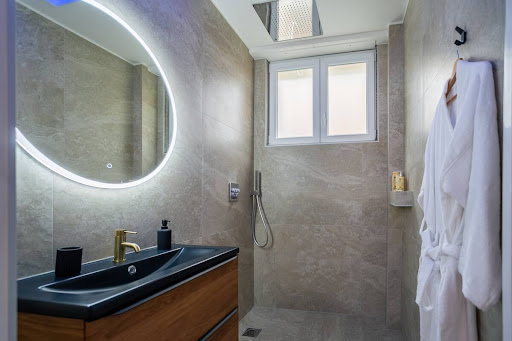 Love Room Strasbourg - Jacuzzi & Sauna - Yellow