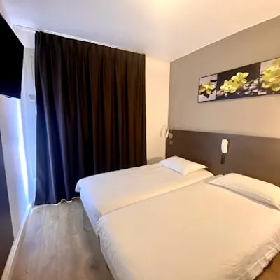 HOTEL VICTOR HUGO