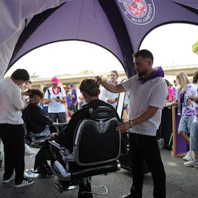 BARBER LOUNGE