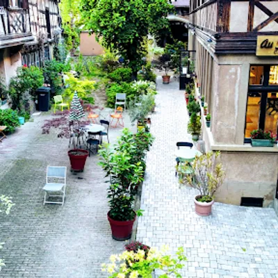 Au fond de la cour