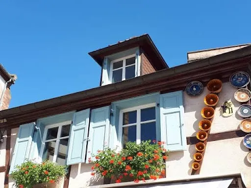 At the foot of the vineyards, apartment in a small residential condominium.