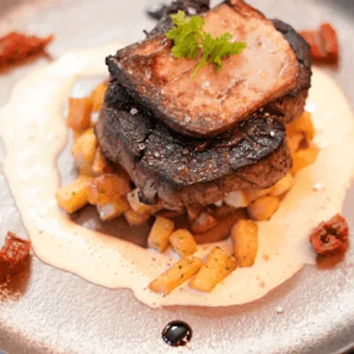 Manel Restaurant Lounge