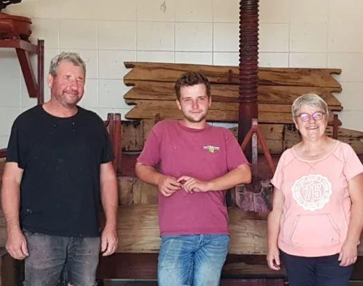 Au Caveau Du Pressoir Américain